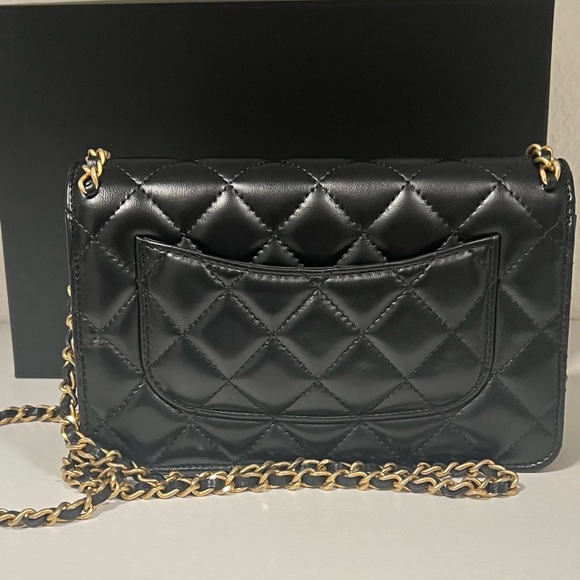 Chanel - Picture 4 of 12